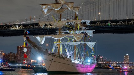  Más de 20 heridos tras choque de velero mexicano con puente de Brooklyn  