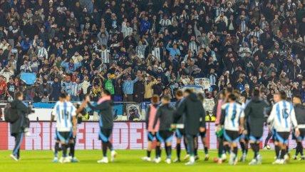   [VIDEO] Hinchada de Argentina se acordó de Chile con burlesco cántico 