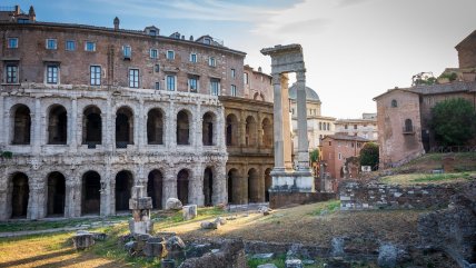 Encontraron una cabeza gigante en Roma Encontraron una cabeza gigante en Roma