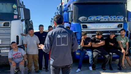  Transportistas varados por nevazones en El Loa reciben ayuda humanitaria  