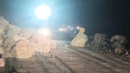  Derrumbe en Cuesta Chinchorro obliga a suspender el tránsito en la Ruta 5 Norte  