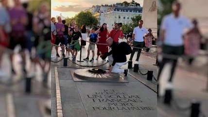 Un detenido por profanar la tumba al soldado desconocido en el Arco de Triunfo de París Un detenido por profanar la tumba al soldado desconocido en el Arco de Triunfo de París